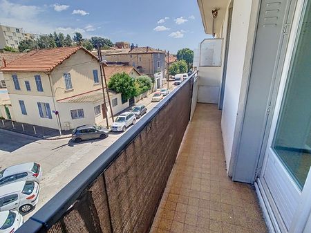 Appartement 3 pièces 57m2 MARSEILLE 14EME 750 euros - Photo 5