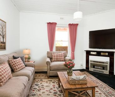 Charming 3-Bedroom Cottage Available for Rent in Central Tatura - Photo 1