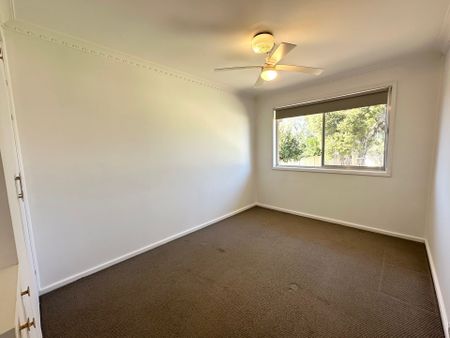 EAST GRIFFITH LOCATION - Photo 5