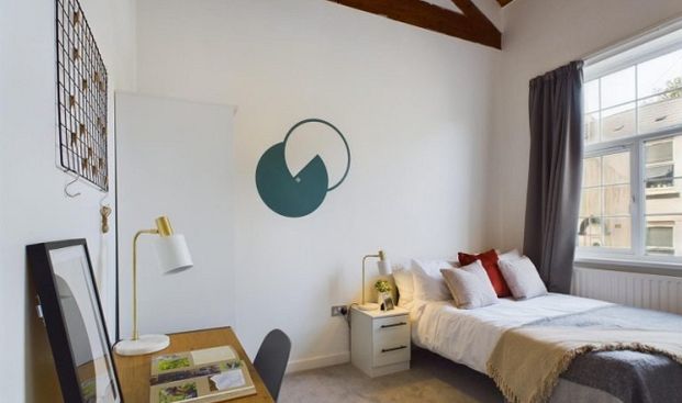 Stunning 9-Bed Student House – High Specification & Bills Included - Photo 1