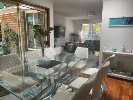 STUNNING FAMILY HOME IN PERFECT LOCATION - Photo 4