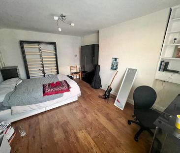 8 bedroom private hall to rent - Photo 3