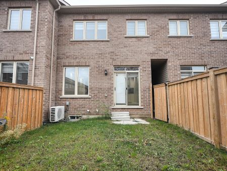 For Lease - 39 Pearman Crescent, Brampton, Ontario - Photo 3
