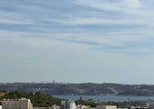 1 Bedroom Apartment with swimming pool, Miraflores, Oeiras