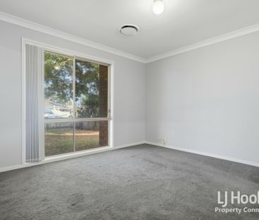 SPACIOUS 4-BEDROOM HOME WITH RENOVATED INTERIORS - Photo 5