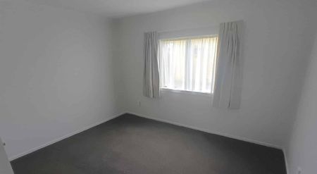 Quiet, Comfortable Renovated 3-Bedroom Home - Photo 2