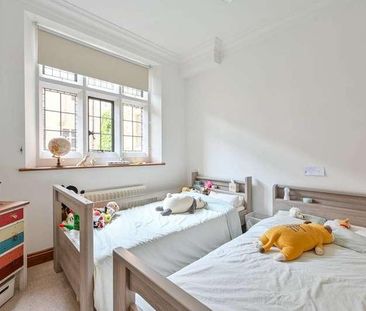 Oldfield Wood, Maybury, GU22 - Photo 5