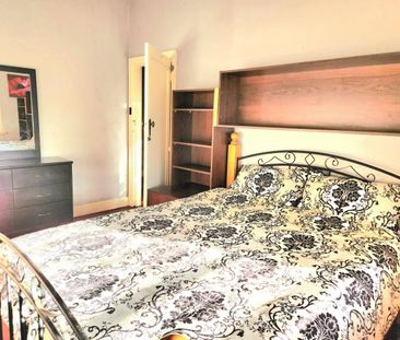 3BR Home in Caulfield South with Air-Conditioning & Private Backyar... - Photo 2