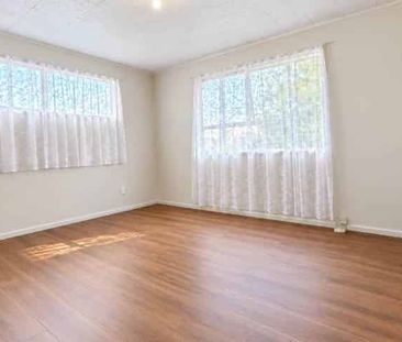 Three-Bedroom Home Close to Schools, Shops and... - Photo 5