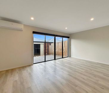 15 Avalon Walk, Armstrong Creek, Vic 3217 - Photo 2