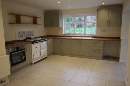 5 bedroom detached house to rent - Photo 2