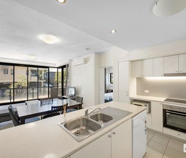 MODERN 2 BEDROOM 2 BATHROOM FURNISHED APARTMENT IN THE HEART OF GLA... - Photo 4