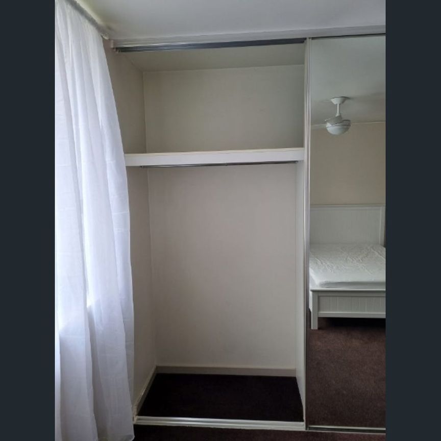 FULLY FURNISHED OWN BEDROOM AND BATHROOM - ALL BILLS INCLUDED - Photo 1