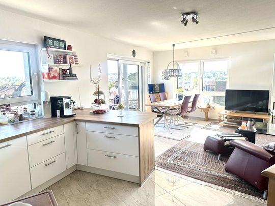 Penthouse mit Dachterrasse 4 Zimmer Wohnung in Hofheim, Luxusausstattung und 2xTG-Stellpätze! - Photo 1