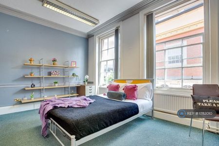 1 bedroom in a house share to rent - Photo 5