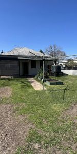 Spacious Cottage - Photo 4