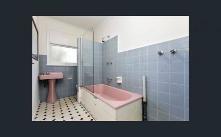 Comfort, Convenience & Low-Maintenance Living - Photo 4