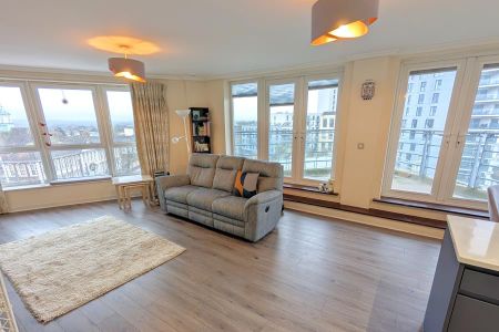 Station Approach, Woking - 2 bedrooms Property for lettings - Seymours - Photo 2