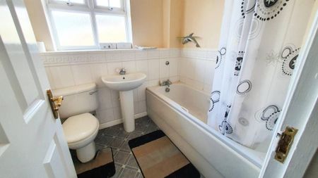 3 bedroom terraced house to rent - Photo 5