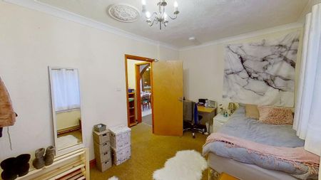 5 bedroom semi-detached house to rent - Photo 3