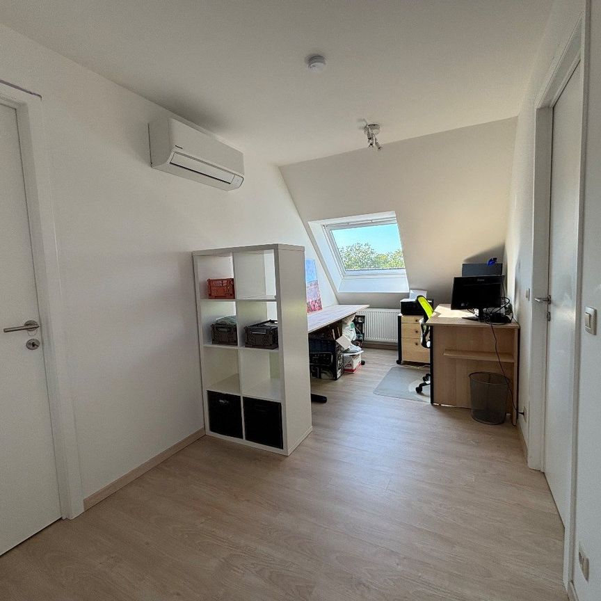 Duplex met 2 slpk + open kamer + terras, privé-carport en fietsenberging - Photo 1
