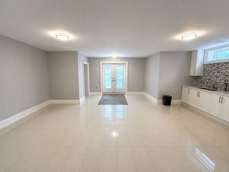 For Lease - 39 Whitburn Crescent, Toronto, Ontario - Photo 5