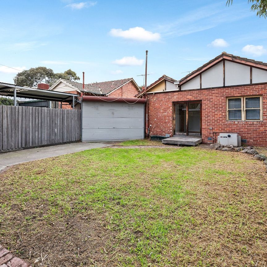 18 Wingate Avenue, Ascot Vale VIC 3032 - Photo 1