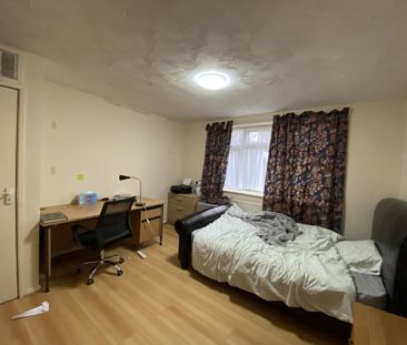 5 bedroom semi-detached house to rent - Photo 3