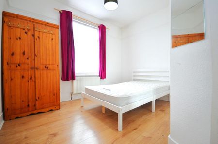 4 bedroom terraced house to rent - Photo 5