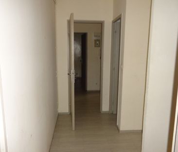 Location Appartement 4 pièces 75m² DRAGUIGNAN 83300 - Photo 6