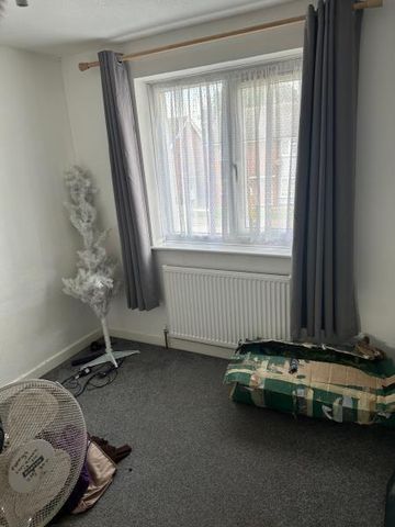 3 bedroom terraced house to rent - Photo 5