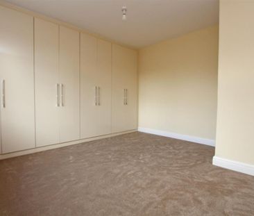 2 bedroom detached bungalow to rent - Photo 2