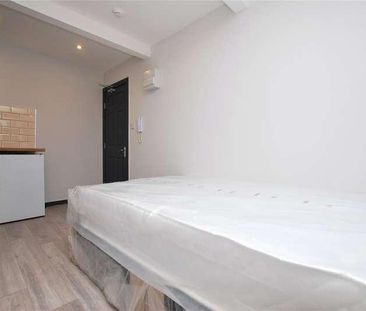 Raymond Crescent, Guildford, Surrey, GU2 - Photo 4