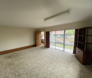 SPACIOUS FAMILY HOME - Photo 6