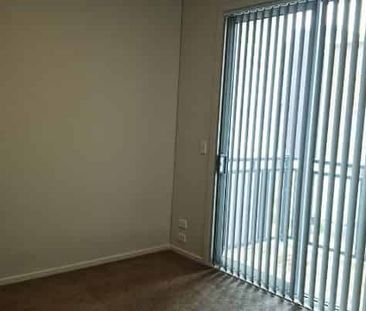 Convenient 2 bedroom townhouse - Photo 1