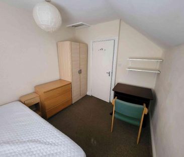 4 bedroom terraced house to rent - Photo 4