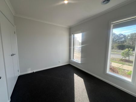 32 Buttercup Cres, Armstrong Creek VIC 3217 - House For Rent | Domain - Photo 5