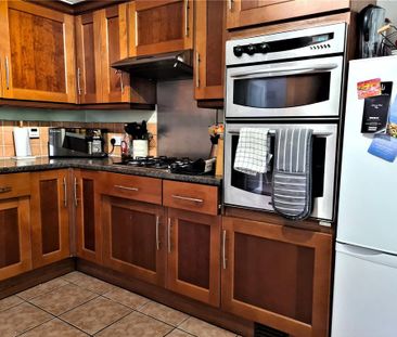 Semi detached house to rent - Photo 4