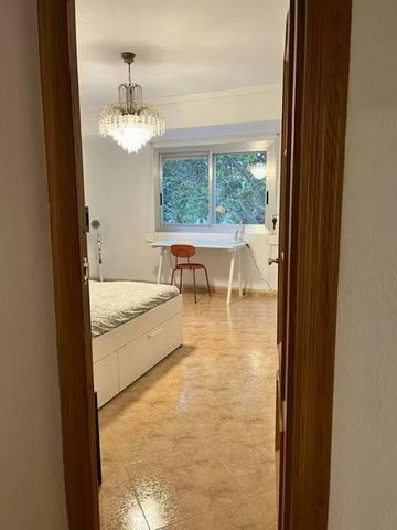 Plaça Nova de l'Església, Valencia, Valencian Community 46025 - Photo 4