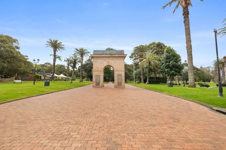 Spacious 3 Bedroom apartment - Photo 2