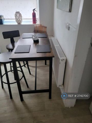 2 bedroom penthouse to rent - Photo 2