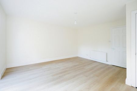 Terraced House to rent - Marmadon Road, London, SE18 - Photo 4