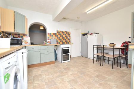 4 bedroom terraced house to rent - Photo 2