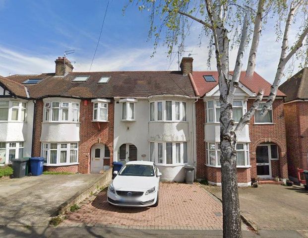 Woodfield Drive, East Barnet EN4, London - Photo 1