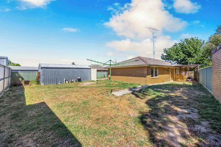 This well-presented 3-bedroom home is ideally located in the heart of Sebastopol, close to local schools, shops, public transport and everyday ameniti - Photo 2