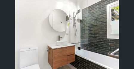 Charming 3-Bedroom Erskineville Home with Loft & Large Outdoor Entertaining - Photo 5