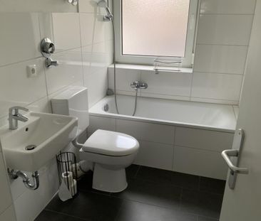 Einziehen und Wohlfühlen: schicke 3-Zimmer-Wohnung mit Balkon im Er... - Foto 5