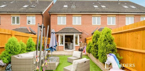 4 bedroom end of terrace house to rent - Photo 2