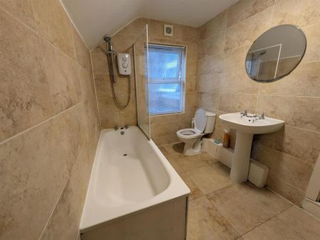 1 bedroom in a house share to rent - Photo 5