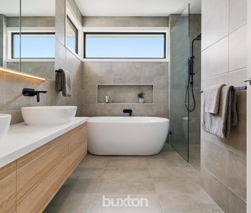 CONTEMPORARY ELEGANCE - Photo 6